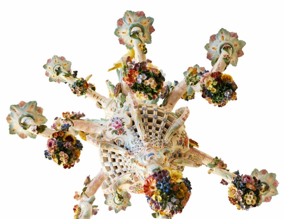 Delightful porcelain chandelier Meissen 1790, from the residence of King Alfonso XIII in Biarritz.