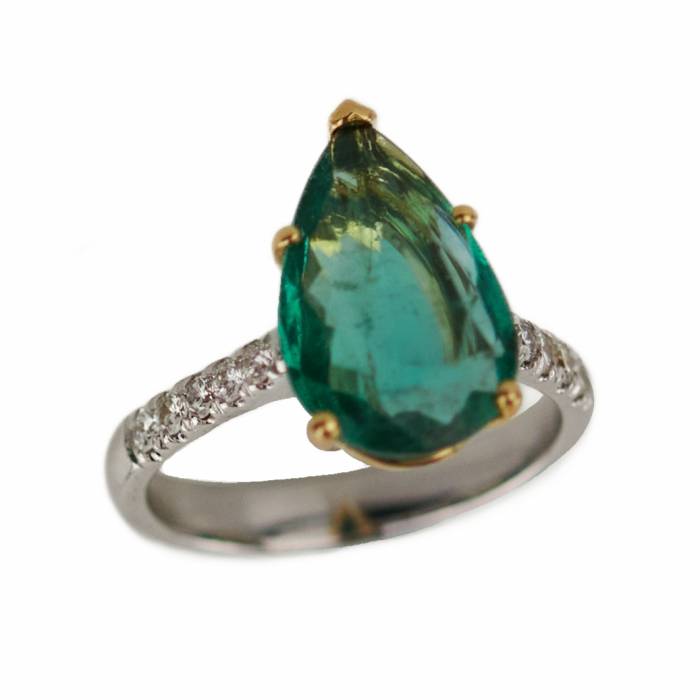 18K Gold Ring with Teardrop Emerald and Diamonds 