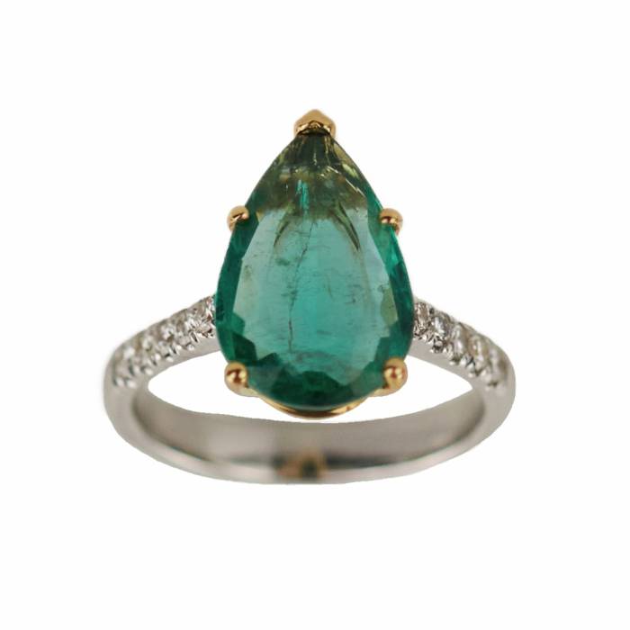 18K Gold Ring with Teardrop Emerald and Diamonds 