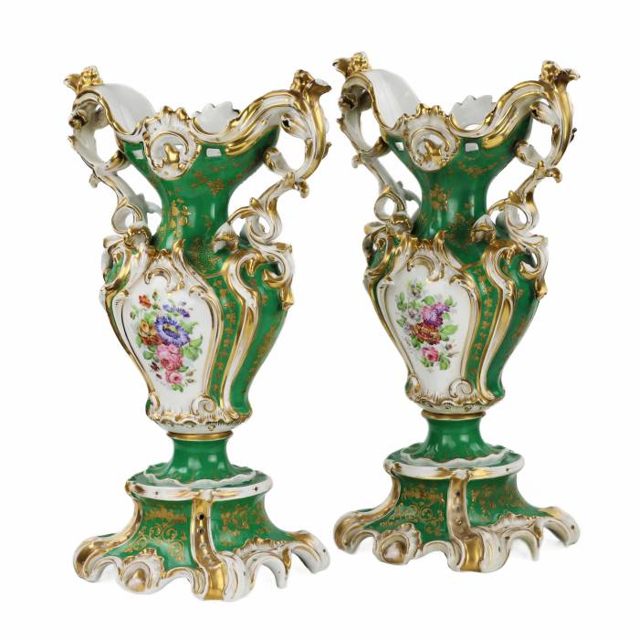 Paire d`impressionnants vases de style néo-rococo, fin 19ème siècle. 