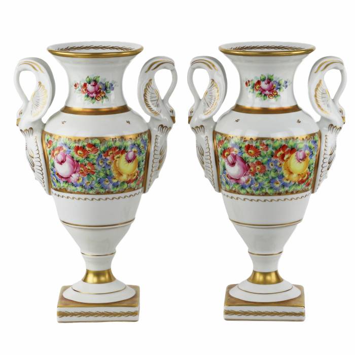 A pair of gilded porcelain Couleuvre vases in the French Empire style. 20th century. 