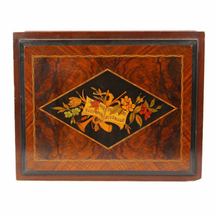 Marquetry box. France. Third quarter of the 19th century. 