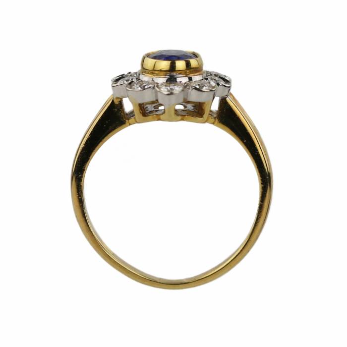 Classic 18K gold ring with sapphire and diamonds. Piccini. Italy 21st century 