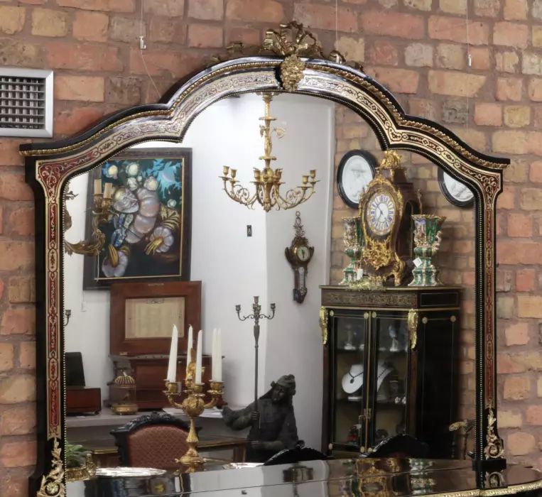 Luxurious chest of drawers with mirror in the Boulle style. France, 19th century. 