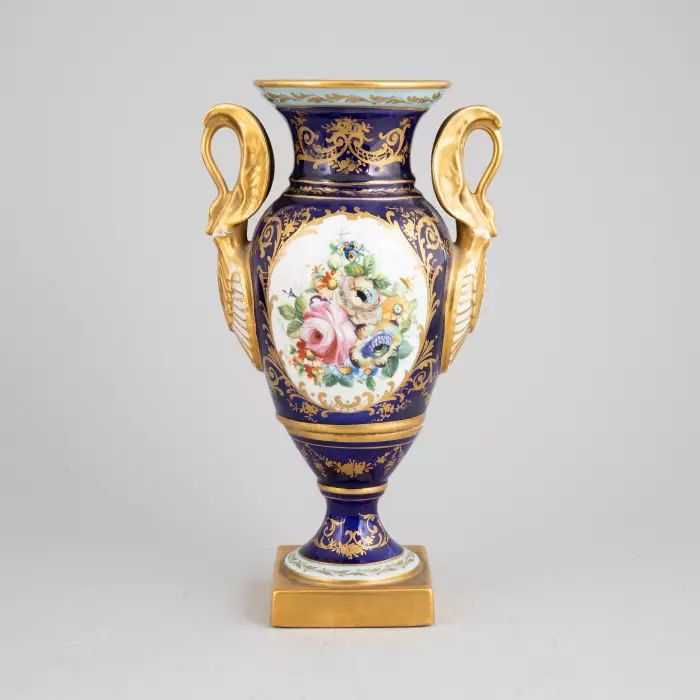 Vase en porcelaine de style Empire. Le Tallec. France, XXe siècle. 