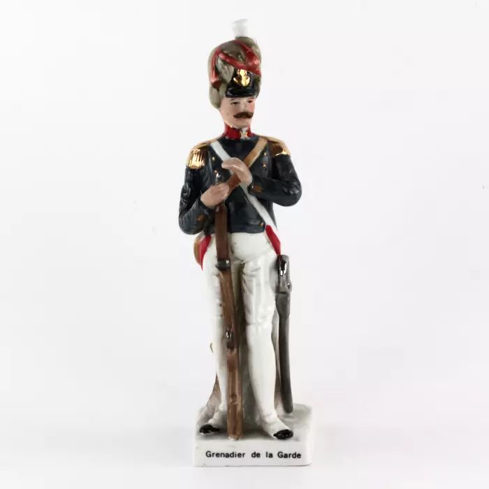 Imperatora gvardes grenadiera porcelāna figūriņa Grenadier De La Garde