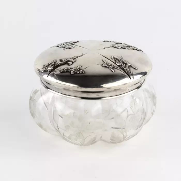 French bonbonniere with silver lid. Louis Coignet.