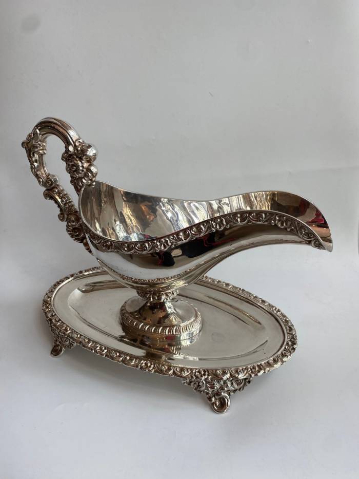 Gravy boat and its silver tray Minerva M.Goldsmith: VEYRAT 