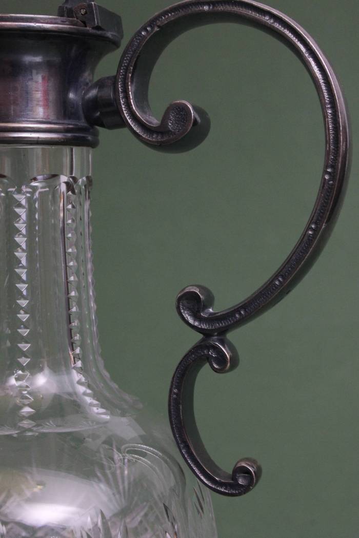 Carafe Art Nouveau en cristal avec finition argentée 84e épreuve 