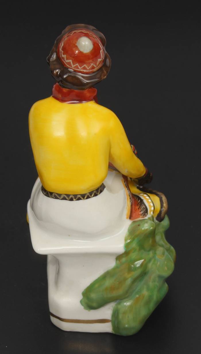 Figurine en porcelaine ``Fille aux patins`` 