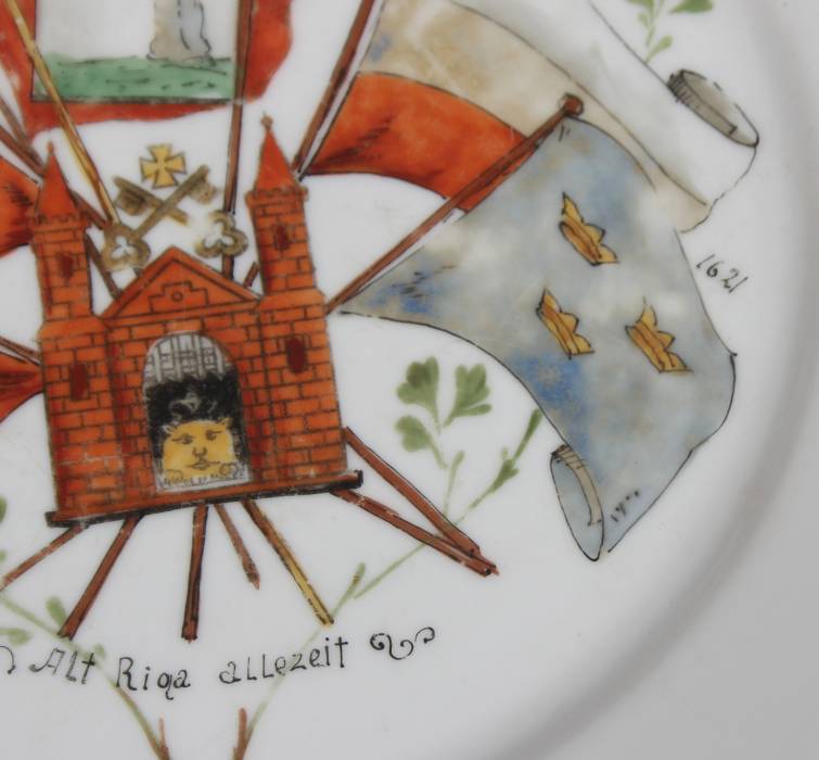 Porcelain plate with painting