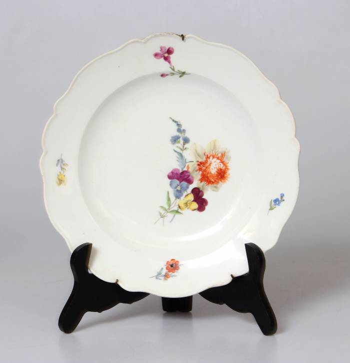 Painted Meissen porcelain decorative plate