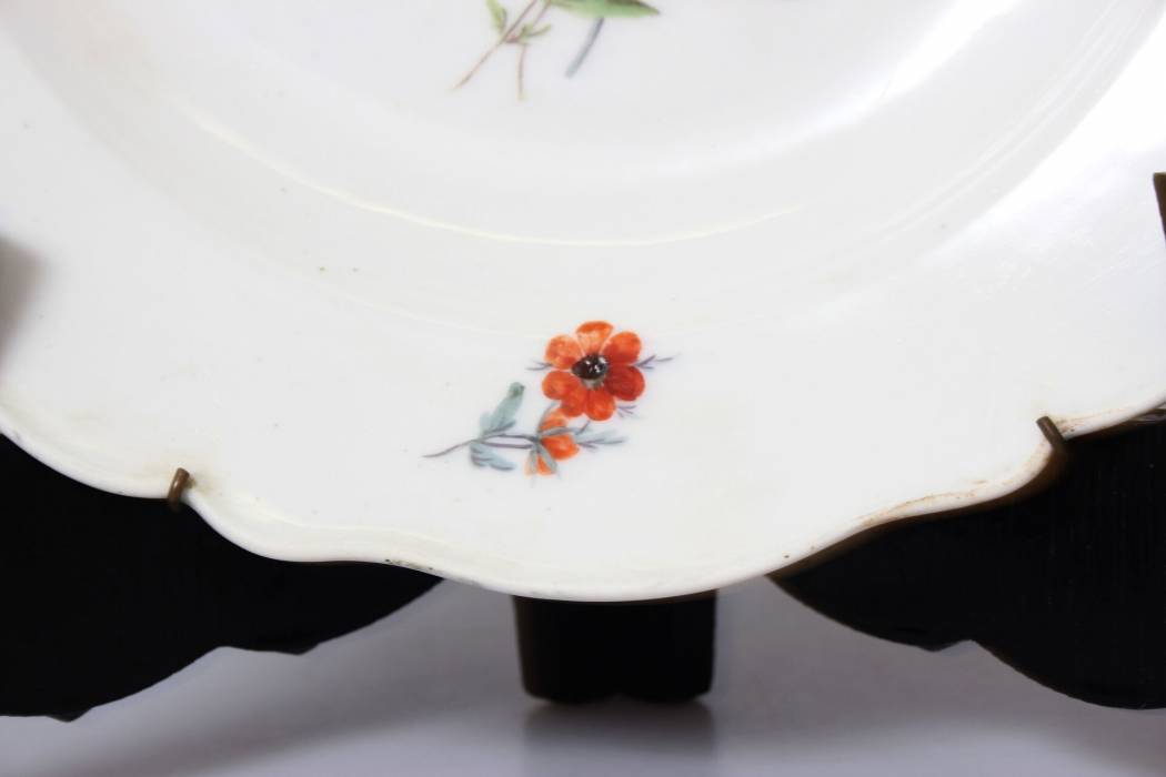 Painted Meissen porcelain decorative plate