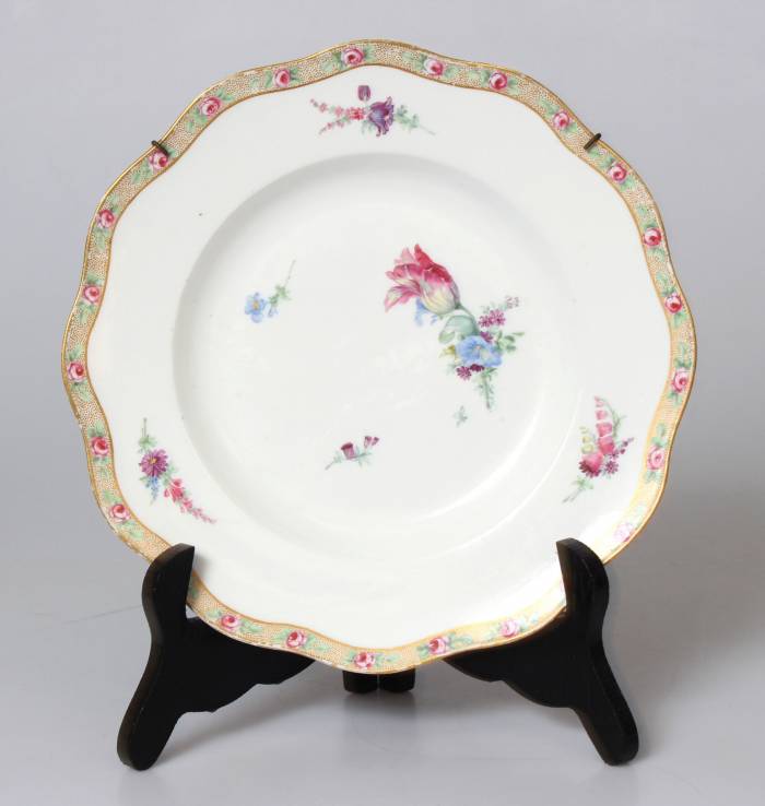 Painted Meissen porcelain decorative plate