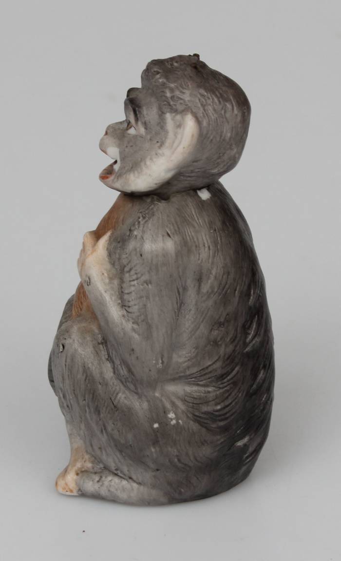 Фарфоровая статуэтка Обезьянка с подвижной головой 