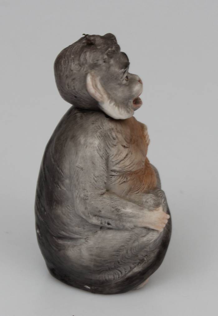 Фарфоровая статуэтка Обезьянка с подвижной головой 