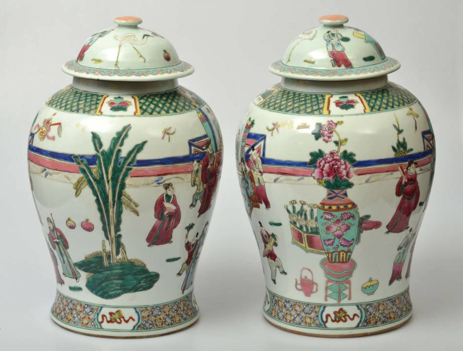 Vases en porcelaine chinoise, urnes (2 pièces) 