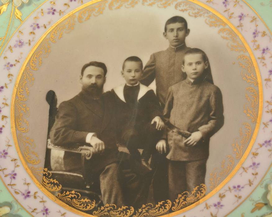 Assiette en porcelaine avec photo de famille 