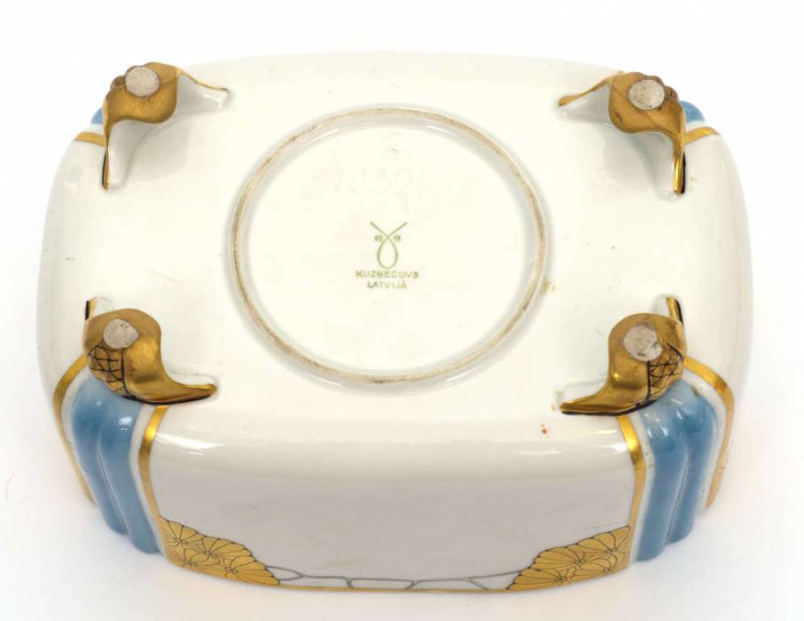 Porcelain dish with lid