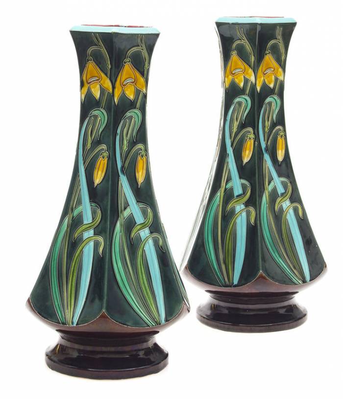 Deux vases en majolique Art Nouveau français 