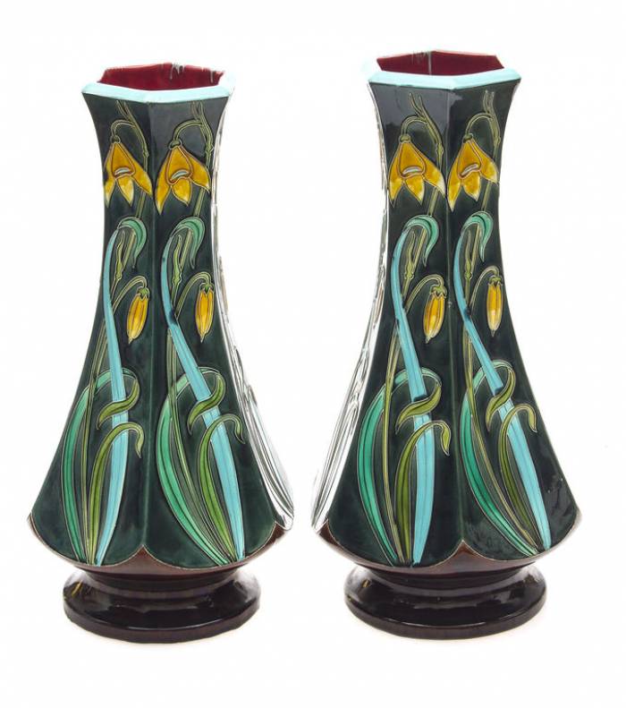 Deux vases en majolique Art Nouveau français 