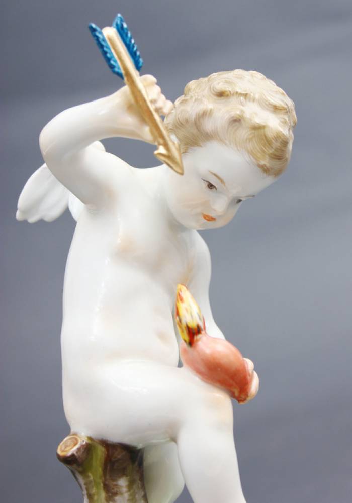 Porcelāna figūriņa Cupidsangel salauž sirdi 