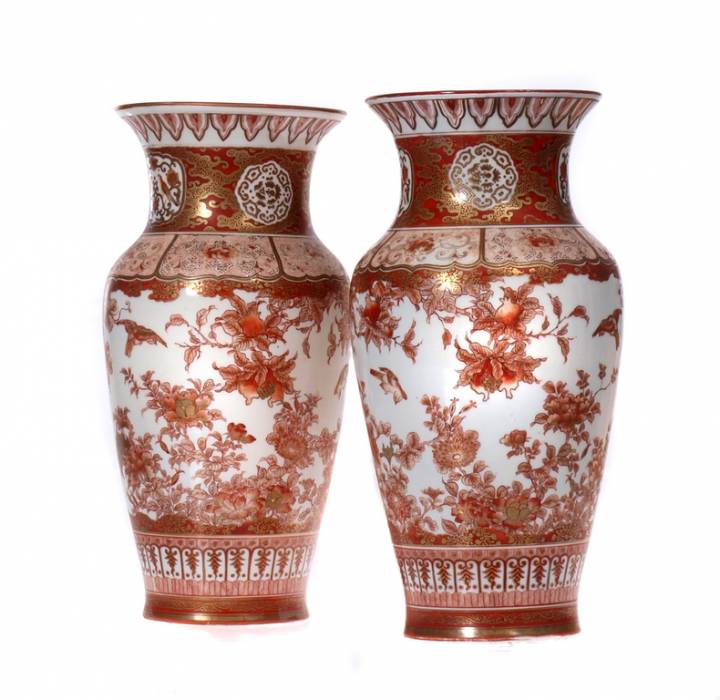 Paire de vases en porcelaine 