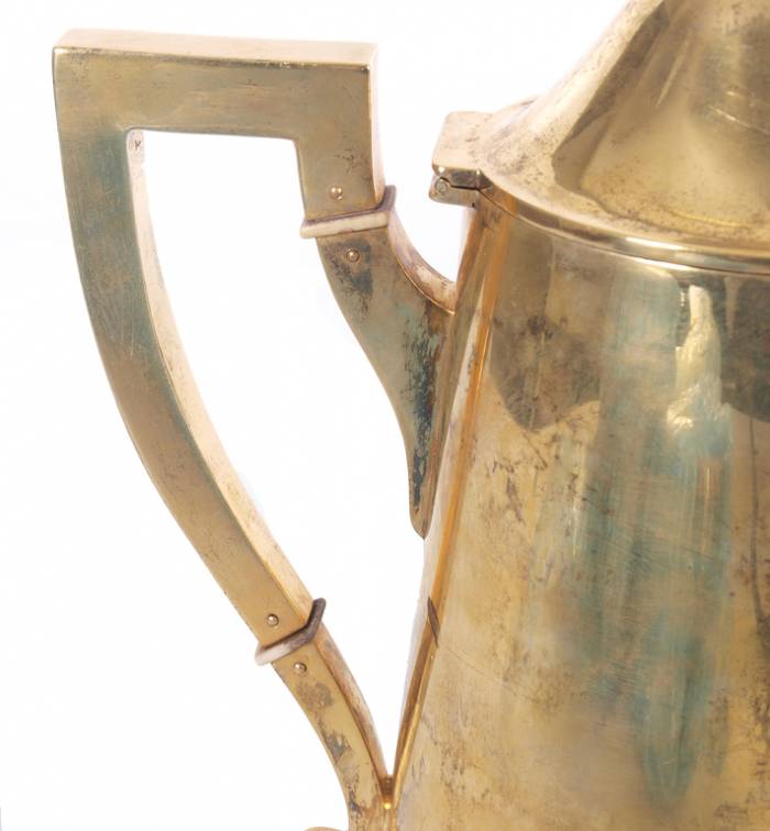 Cafetière en argent doré 