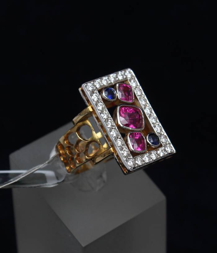 Gold ring with diamonds, rubies, sapphire