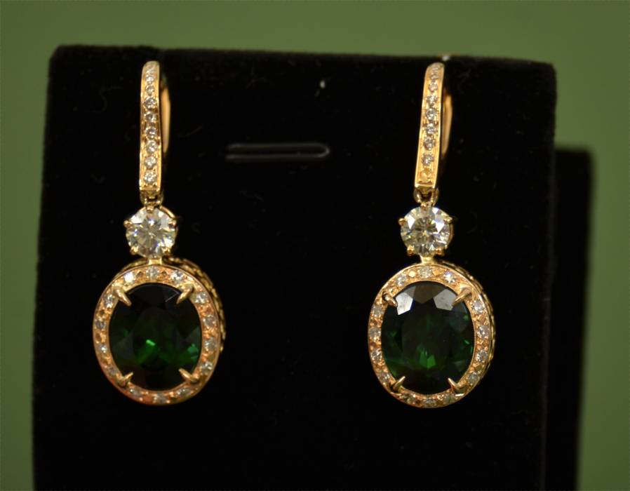 Gold earrings with diamonds and tourmalines