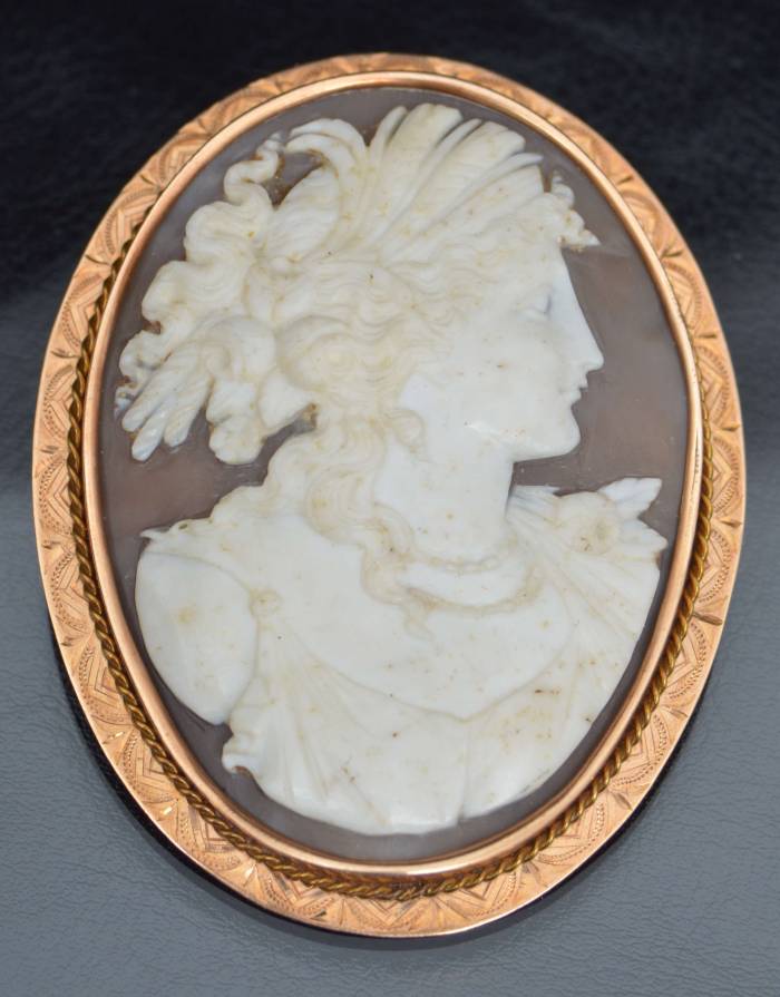 Zelta sakta Cameo 