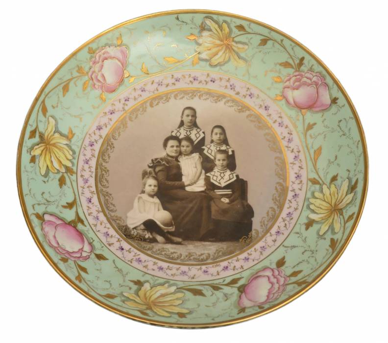 Porcelain plate with family photo