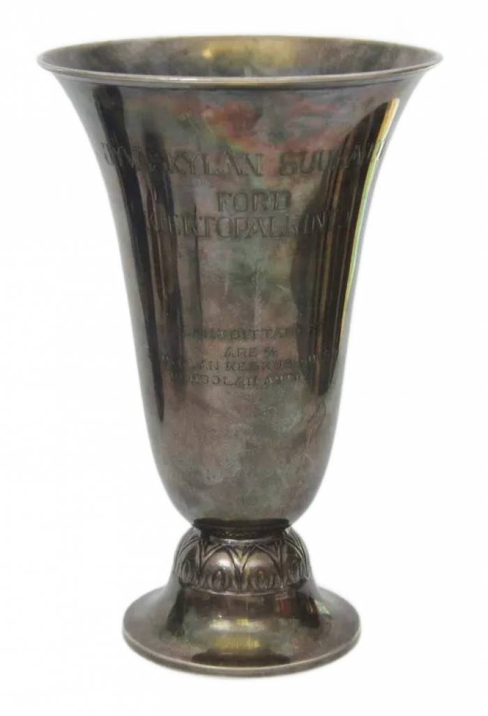 Coupe de récompense en argent avec gravure 