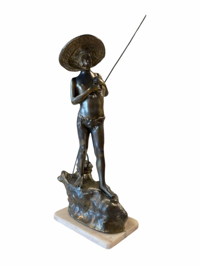 Giovanni Varlese (1888-1922, Italie) – Figure en bronze d&39;un jeune pêcheur 