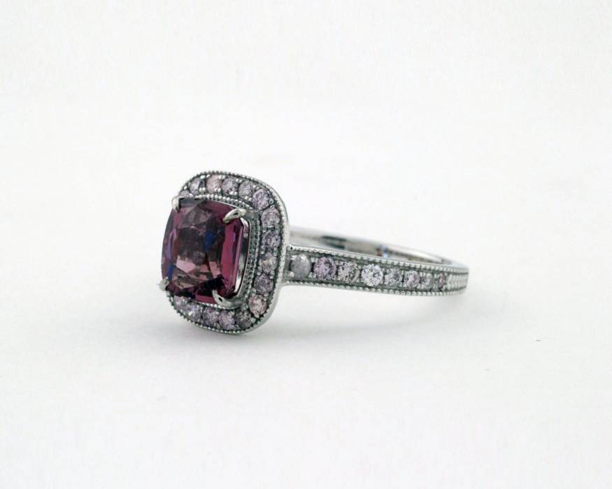 Ring 14K Whitegold with Spinel and Diamonds