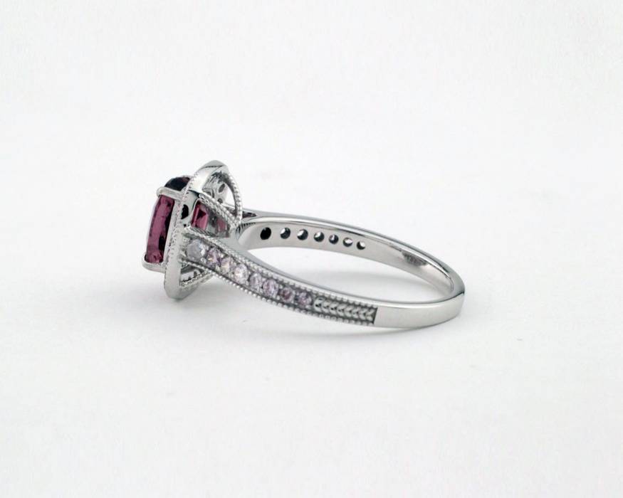 Ring 14K Whitegold with Spinel and Diamonds