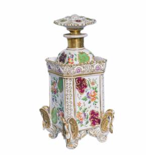 Flacon à parfum en porcelaine française polychrome et dorée. Jacob Petit 19ème siècle 