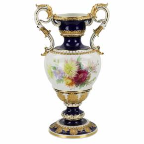 Large salon vase with flowers. Ernst August Leuteritz. Meissen 19th century 