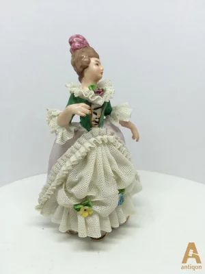 Figurine en porcelaine Dame au chapeau Dresden