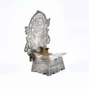 Серебряная солонка-трон.
