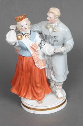 Figurine en porcelaine Fils national avec fille nationale 