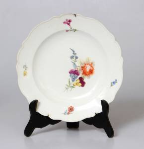 Assiette décorative en porcelaine de Meissen peinte 