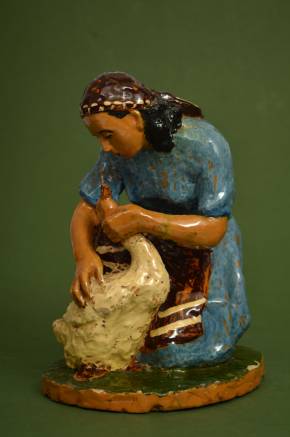 Keramikas figūra Meitene ar zosu 