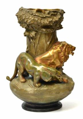 Vase Art Nouveau autrichien avec des lions 