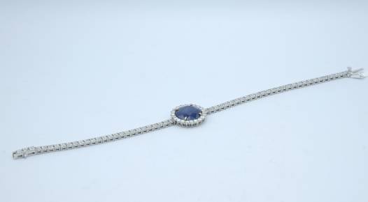 White gold bracelet with diamonds and sapphire