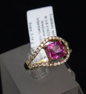 White gold ring with diamonds and ruby