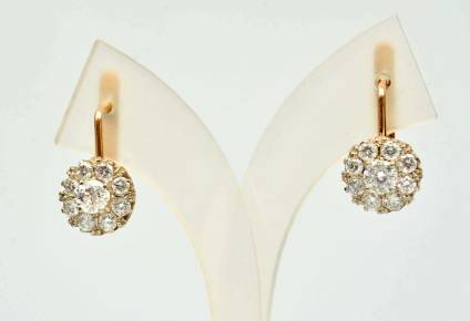 Gold earrings with diamonds