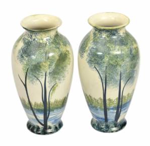 Vases en porcelaine (2 pièces) 