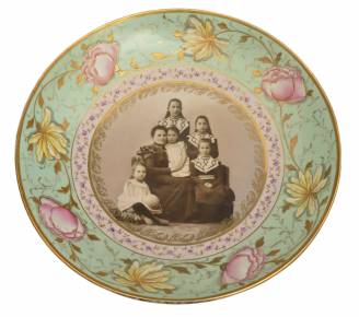 Porcelāna šķīvis ar ģimenes fotoattēlu 