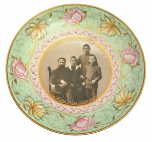 Assiette en porcelaine avec photo de famille 